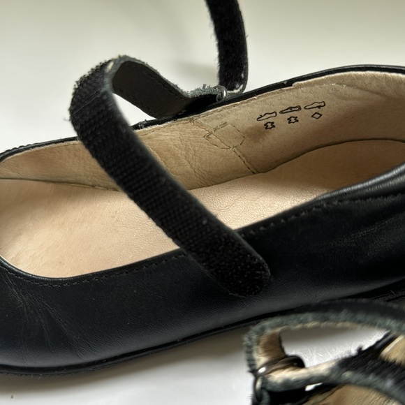 Umi Ria Uniform Mary Jane Size 12 - Picture 9 of 14